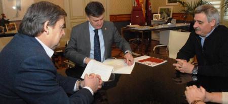 Imagen La Diputación ayudará al Ayuntamiento de Pedraza a rehabilitar la Casa del Conde de San Rafael